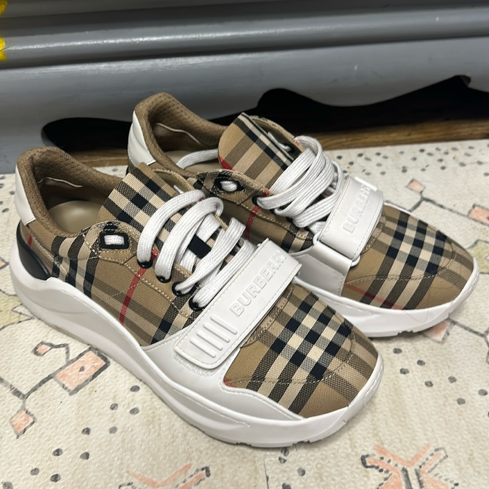 Burberry Sneakers